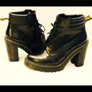 Dr Marten SEIRENE Collection 6-Eyed Heeled Boot
